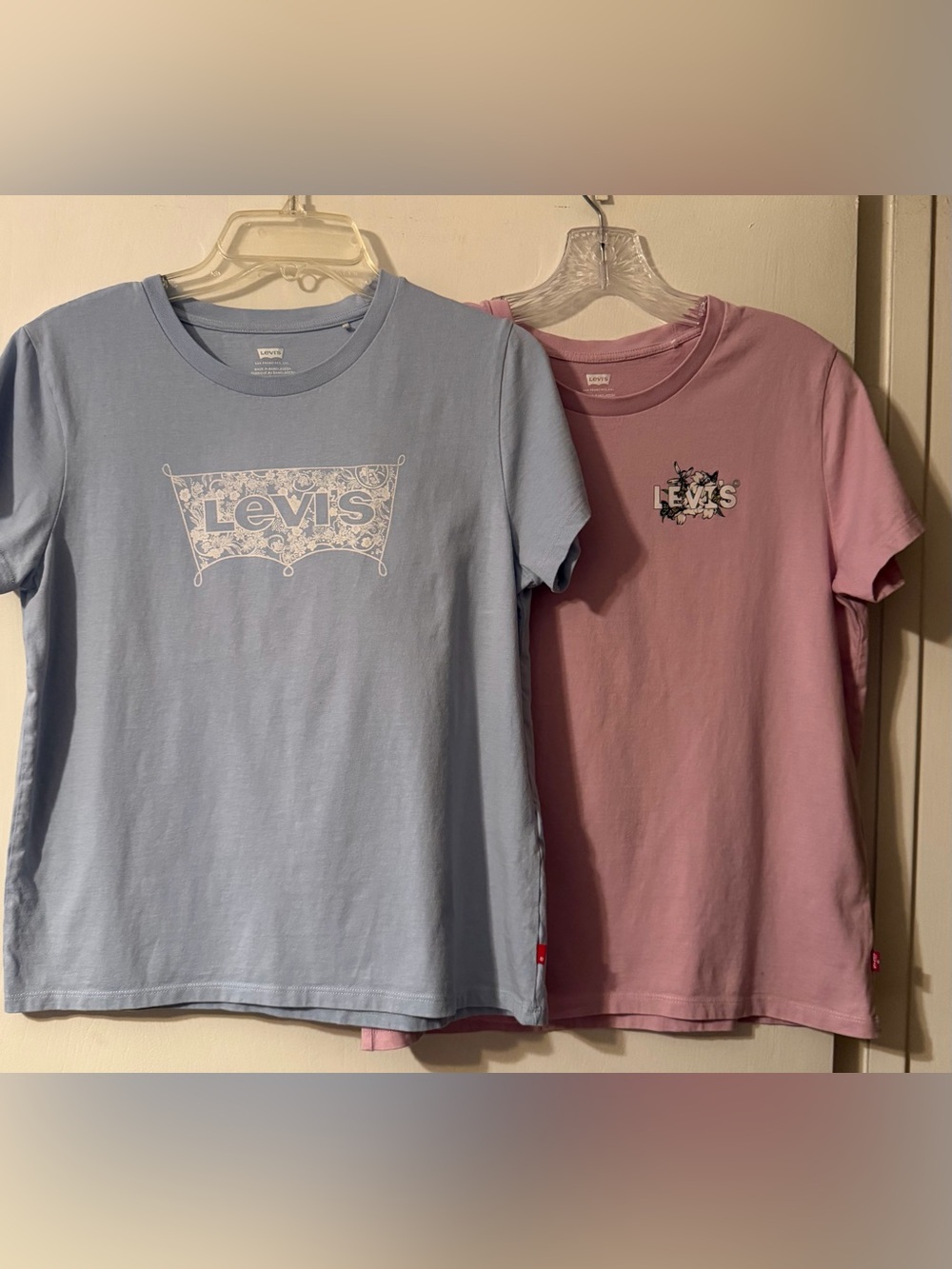 Levi's Women Light Blue & Dusty Pink Graphic Tees Sz L